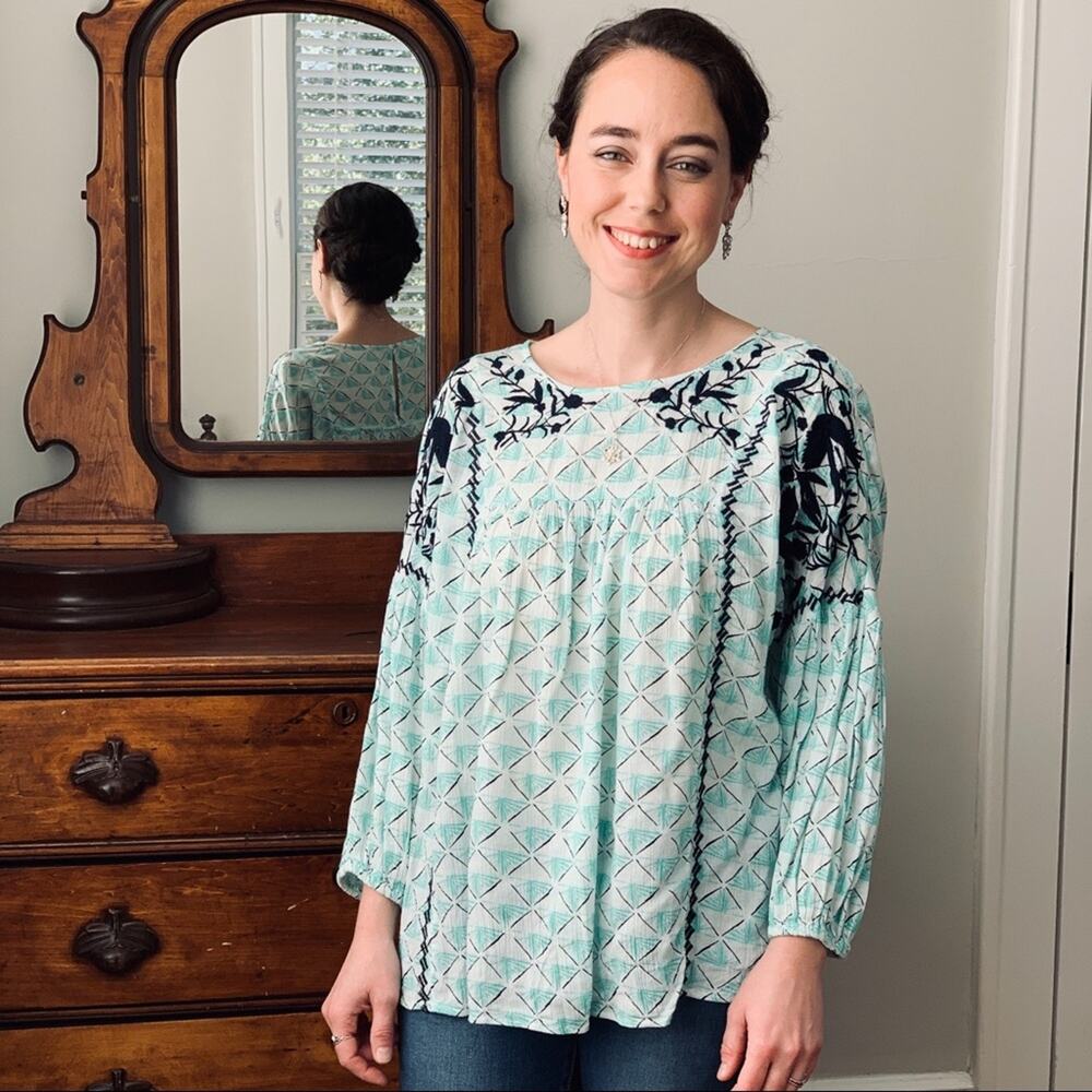 Crown & Ivy Mint Green and Navy Print Top, Size S
